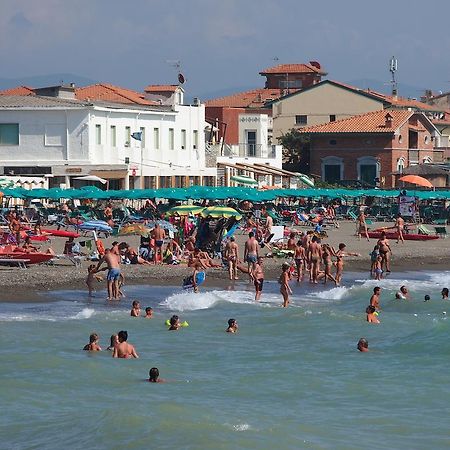 Hotel Aurora Marina di Cecina Buitenkant foto