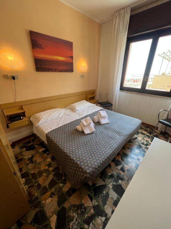 Hotel Aurora Marina di Cecina Buitenkant foto