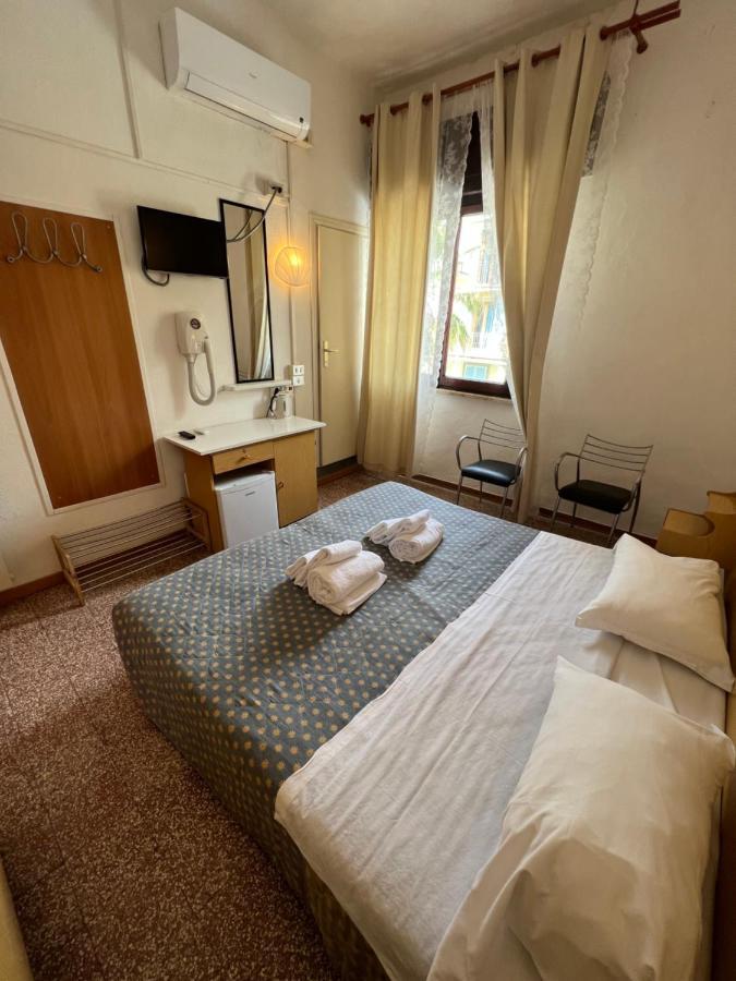Hotel Aurora Marina di Cecina Buitenkant foto