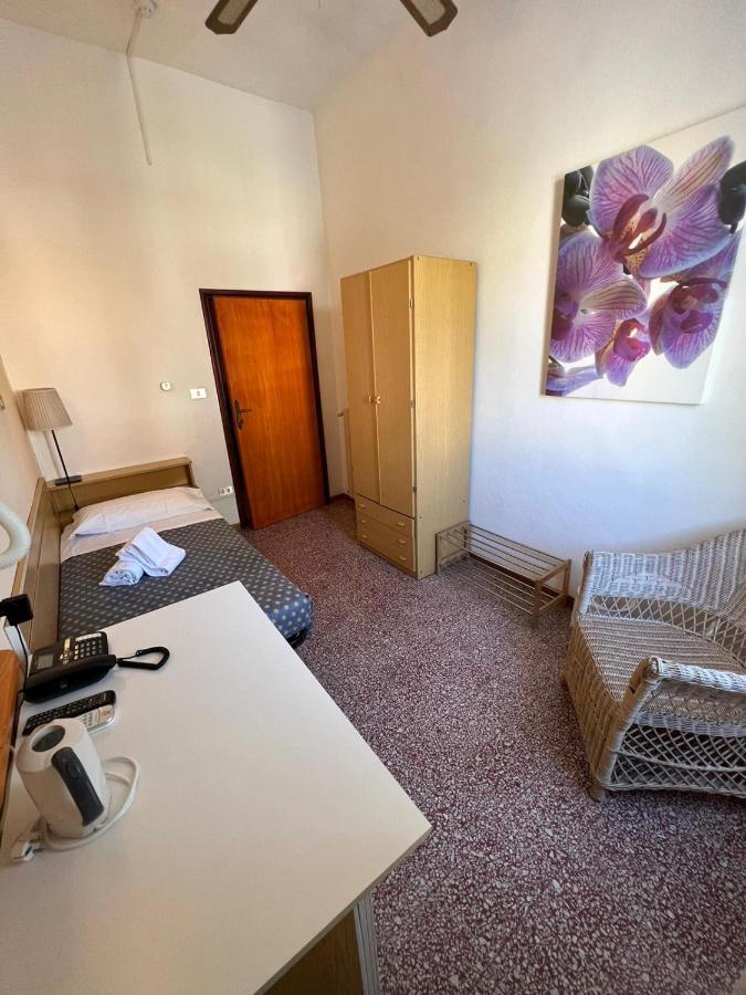 Hotel Aurora Marina di Cecina Buitenkant foto