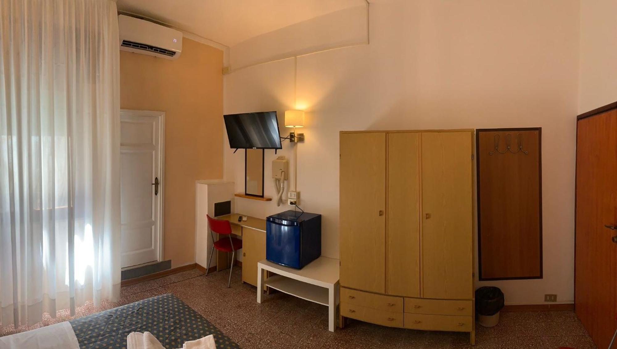 Hotel Aurora Marina di Cecina Buitenkant foto
