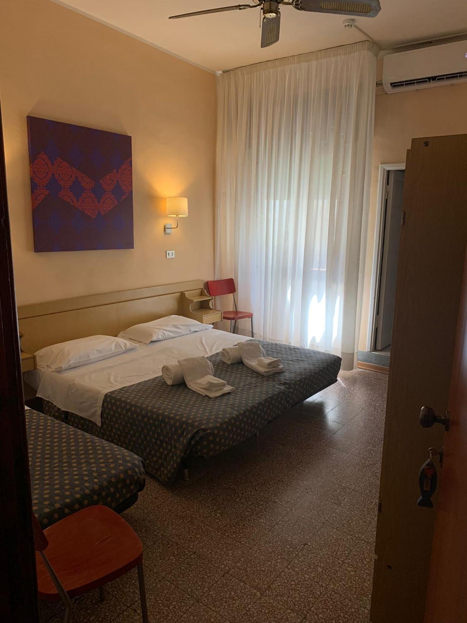 Hotel Aurora Marina di Cecina Buitenkant foto