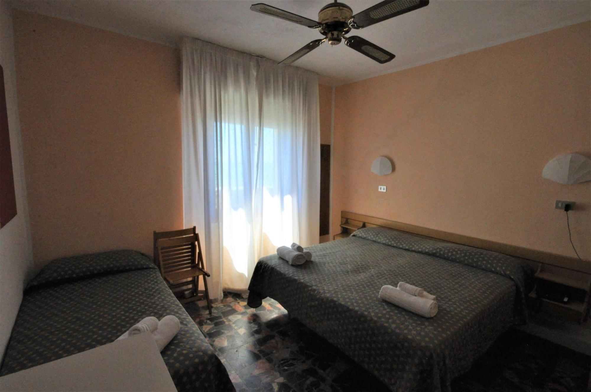 Hotel Aurora Marina di Cecina Buitenkant foto