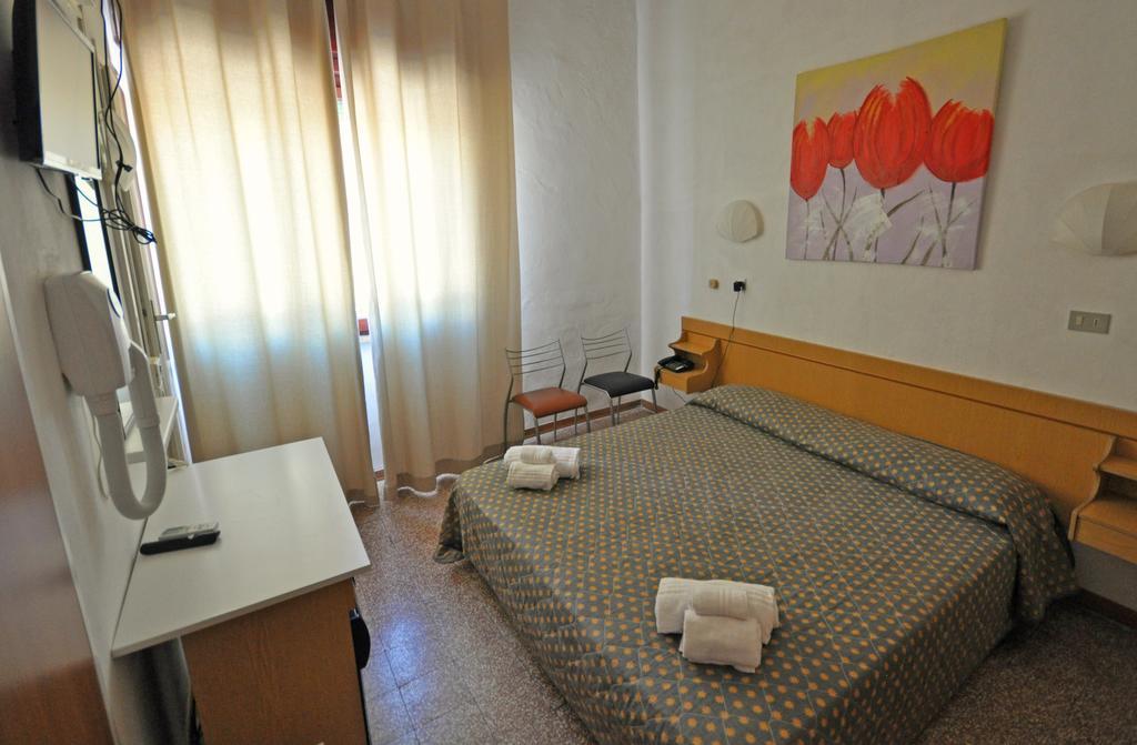Hotel Aurora Marina di Cecina Buitenkant foto