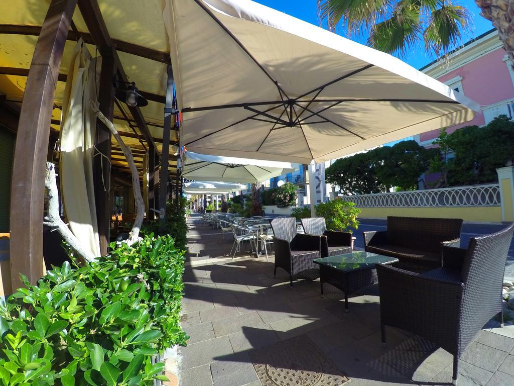 Hotel Aurora Marina di Cecina Buitenkant foto