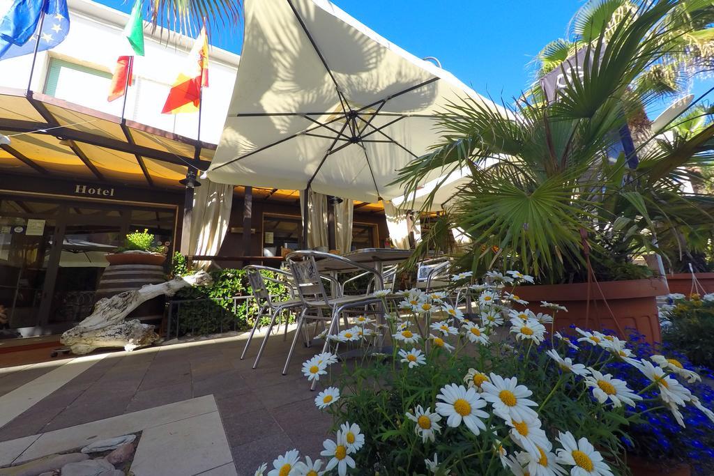 Hotel Aurora Marina di Cecina Buitenkant foto