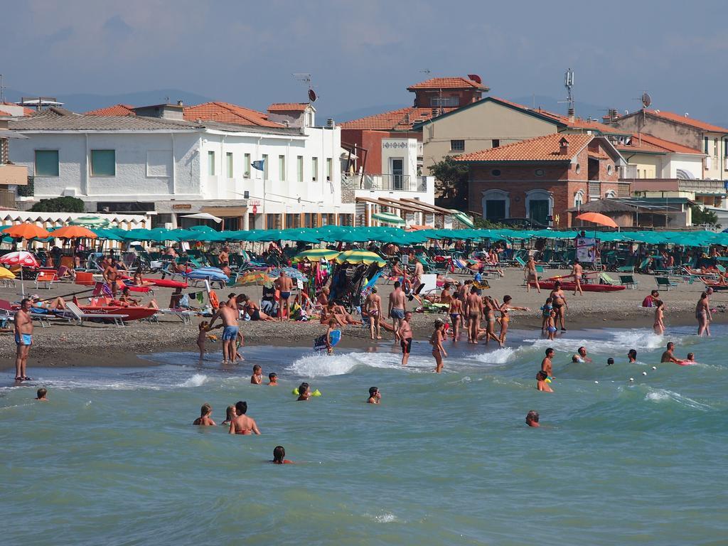 Hotel Aurora Marina di Cecina Buitenkant foto