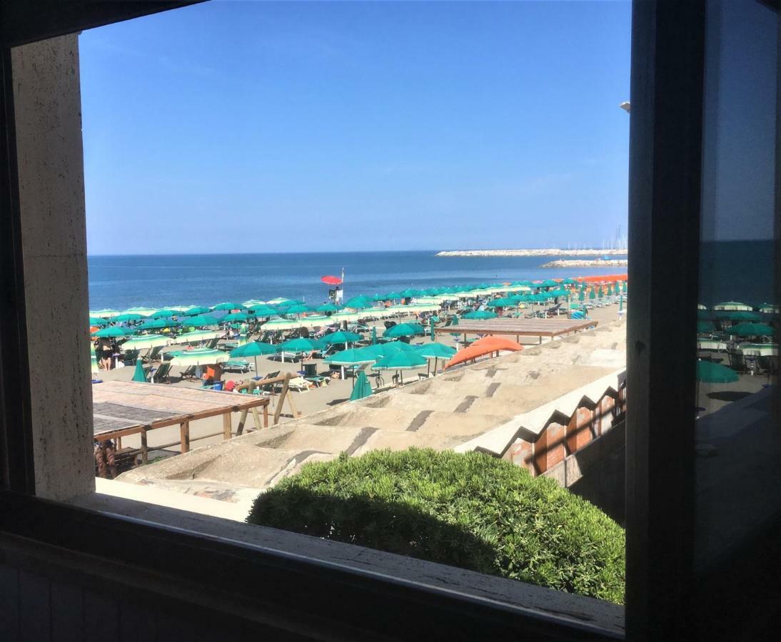 Hotel Aurora Marina di Cecina Buitenkant foto